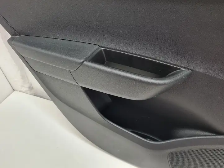 Skoda Fabia Mk3 (NJ) (2015 - 2021) 6V9867023B Обшивка задней двери — фото 3