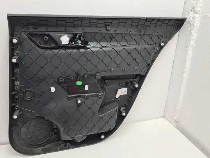 Skoda Fabia Mk3 (NJ) (2015 - 2021) 6V9867023B Обшивка задней двери — фото 6