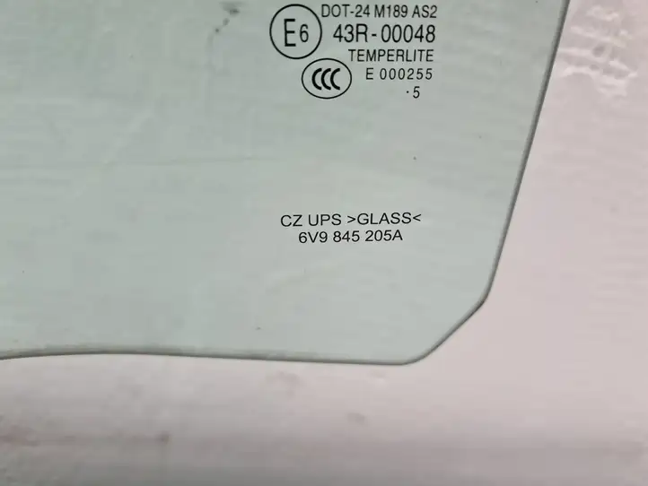 Skoda Fabia Mk3 (NJ) (2015 - 2021) 6V9845205A Стекло задней двери — фото 3