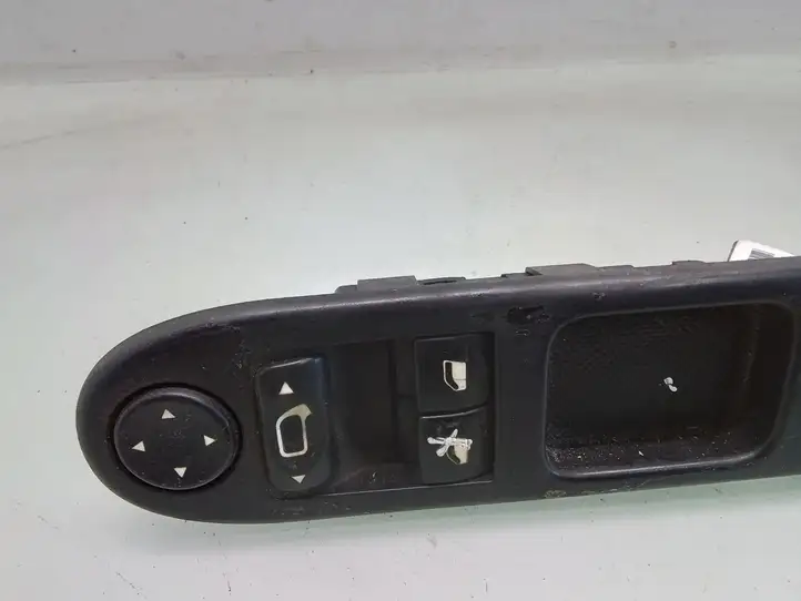 Peugeot 307 CC (2001 - 2005) 53269705 Блок кнопок стеклоподъемников — фото 2