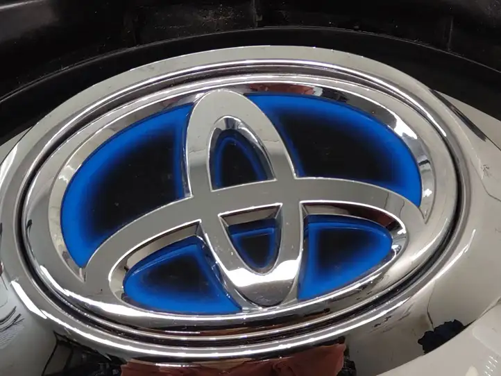 Toyota Auris E180 (2012 - 2018) 5311402380 Верхняя решетка радиатора — фото 2