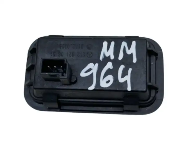 Mercedes-Benz C W205 (2014 - 2021) 2128210651 Кнопка закрытия багажника — фото 2