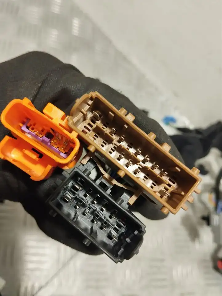 Maserati Quattroporte (2012 - 2016) 670006100 Прочая электропроводка — фото 2