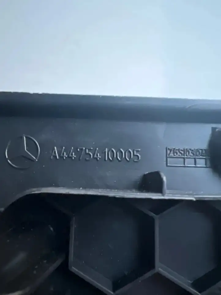 Mercedes-Benz Vito W447 (2014 - ) A4475410005 Крышка ящика аккумулятора — фото 2