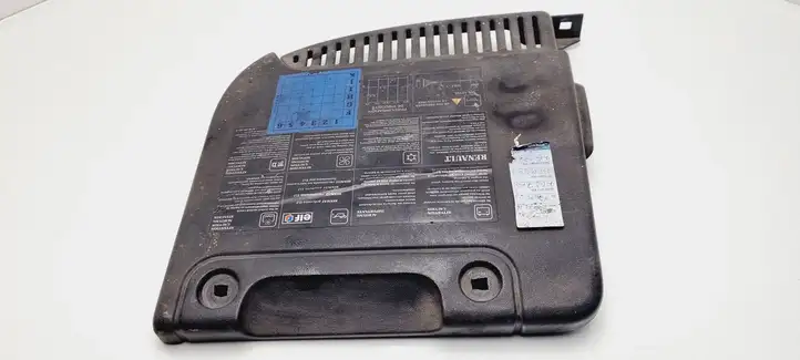 Renault Megane II (2002 - 2005) 8200302466 Крышка ящика аккумулятора — фото 1