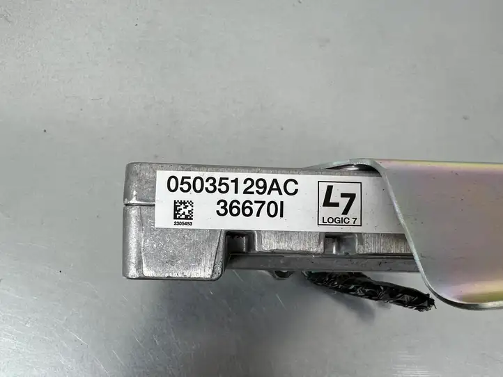 Jeep Grand Cherokee (2010 - 2021) 05035129AC Усилитель звука — фото 4