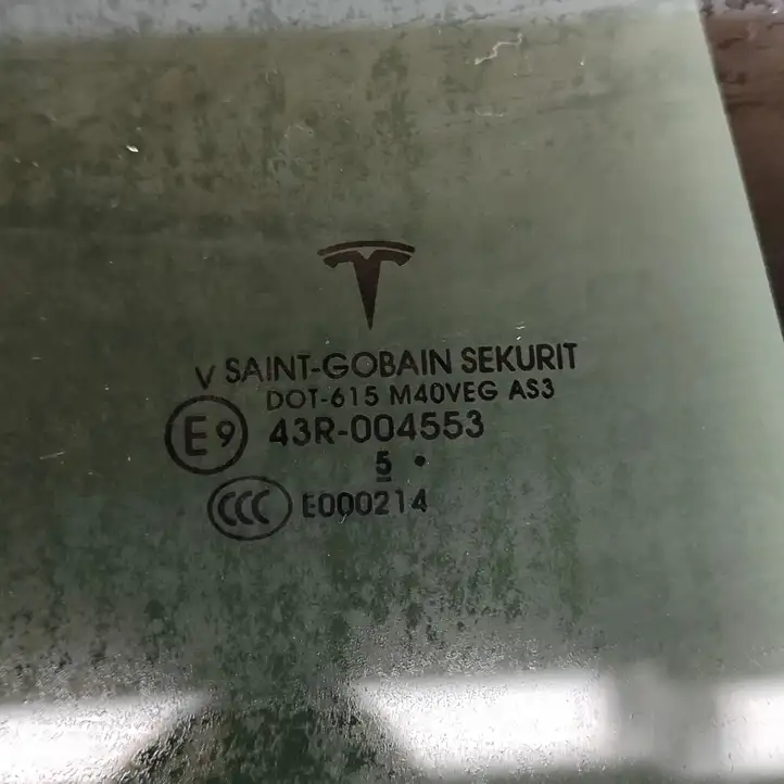 Tesla Model X (2015 - 2021) 105271600D Стекло задней двери — фото 6