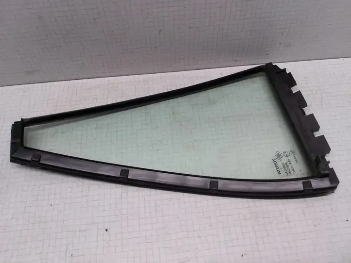Toyota Corolla E120 E130 (2004 - 2007) 6818913080L Форточка двери — фото 2