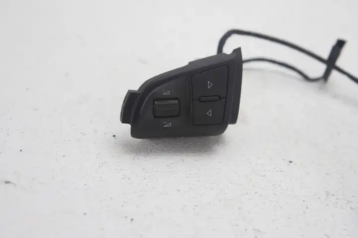 Skoda Yeti (5L) (2009 - 2012) Кнопки на рулевом колесе — фото 1