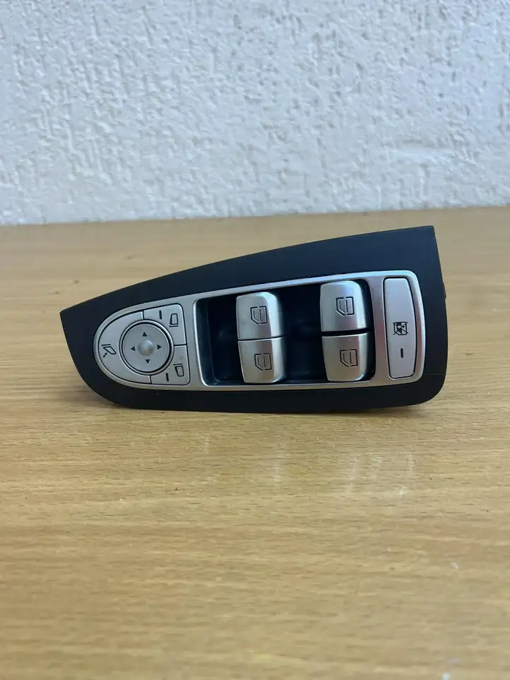 Mercedes-Benz C W205 (2014 - 2021) A2059056811 Кнопка фаркопа в багажнике — фото 1