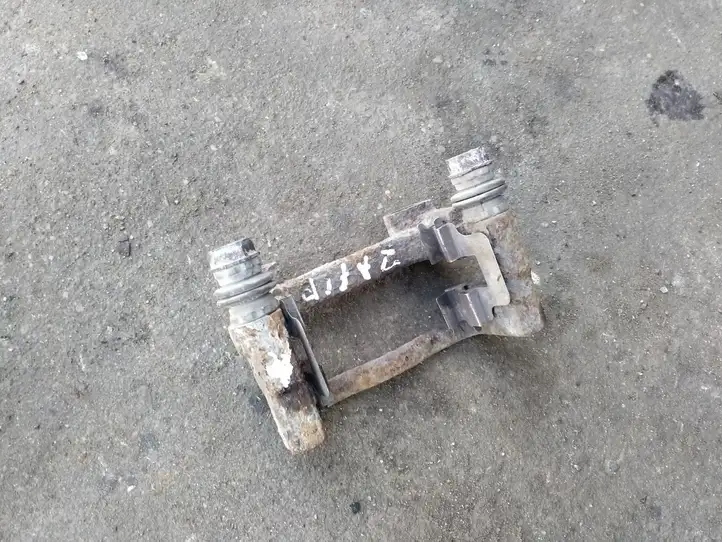 Opel Astra G (1998 - 2004) Скоба заднего тормозного суппорта — фото 1