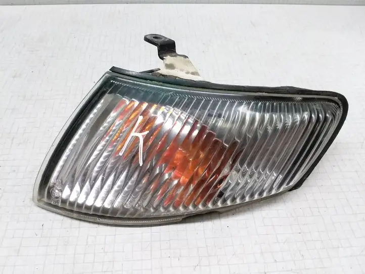 Mazda 626 (1999 - 2002) 21062822 Указатель поворота передний — фото 1