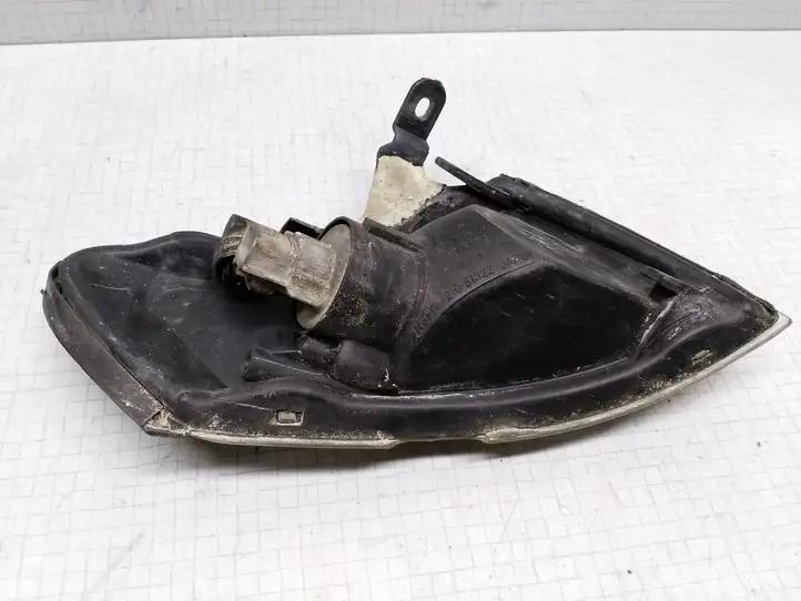 Mazda 626 (1999 - 2002) 21062822 Указатель поворота передний — фото 2