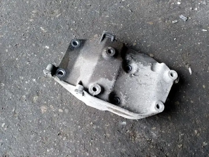Honda Civic (2001 - 2005) Кронштейн генератора — фото 2