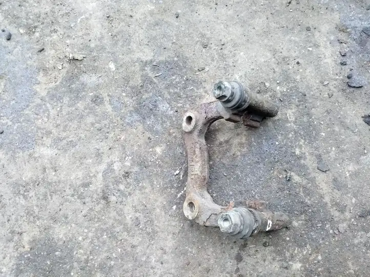 Peugeot 307 CC (2001 - 2005) Скоба заднего тормозного суппорта — фото 2