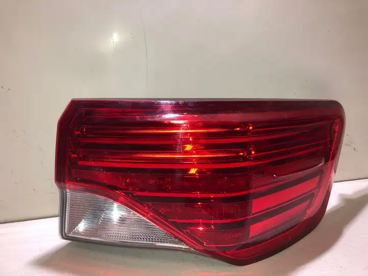 Toyota Avensis T270 (2012 - 2015) 8155005270 Задний фонарь в кузове — фото 1