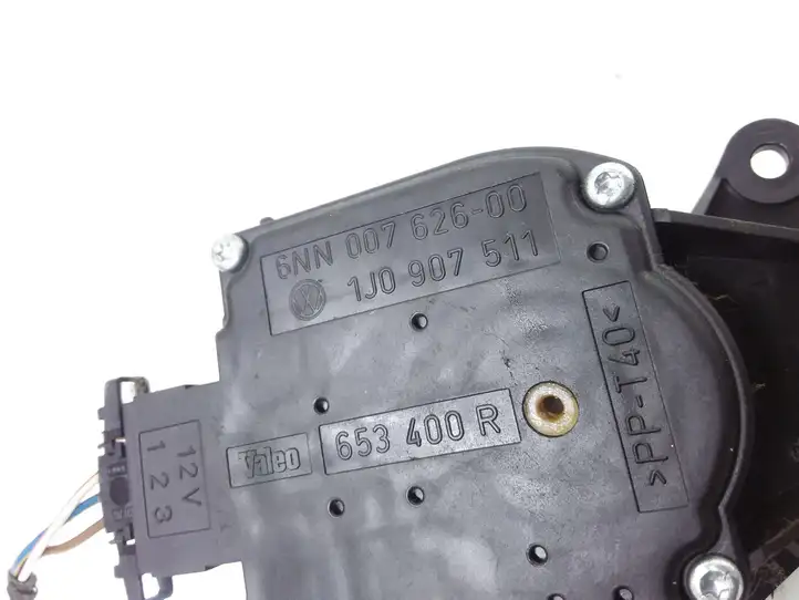 Volkswagen Golf IV (1998 - 2005) 1J0907511 Двигатель задвижки потока воздуха — фото 3