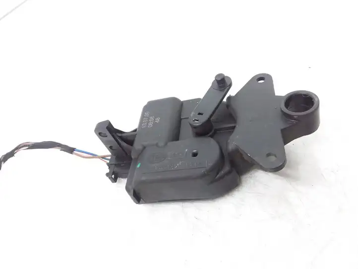 Volkswagen Golf IV (1998 - 2005)  1J0907511 Двигатель задвижки потока воздуха