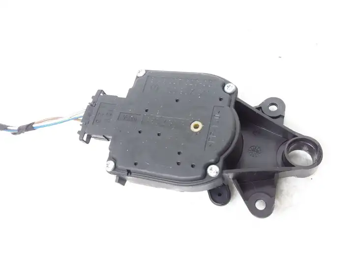 Volkswagen Golf IV (1998 - 2005)  1J0907511 Двигатель задвижки потока воздуха