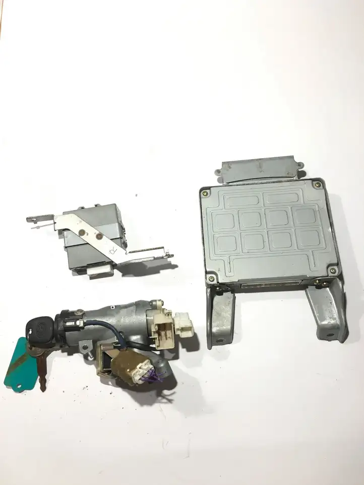 Toyota Hilux (1997 - 2004)  8978035030 Комплект зажигания