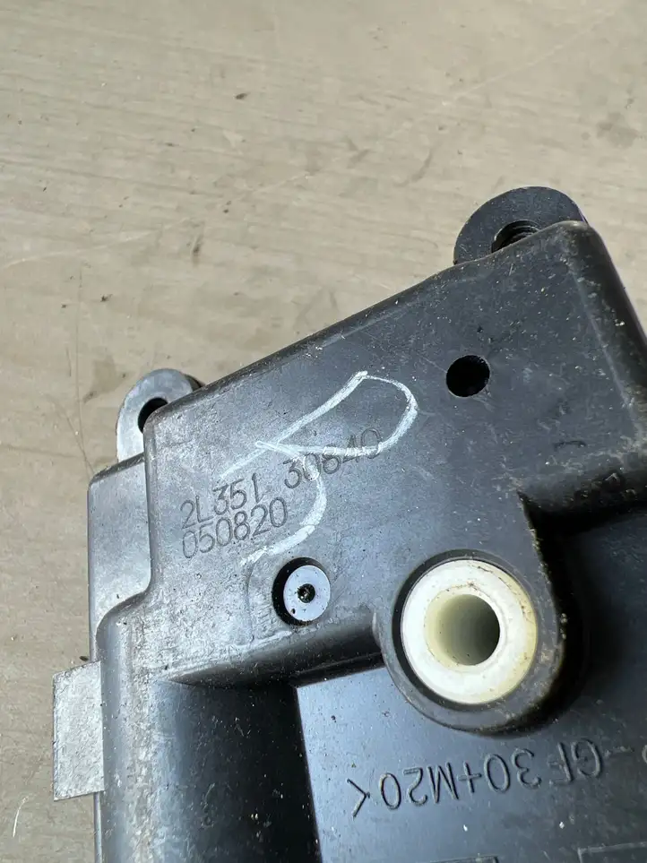 Nissan Primera (2001 - 2008) 050820 Двигатель задвижки потока воздуха — фото 2