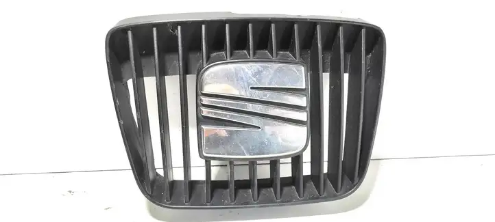 Seat Cordoba (6K) (1999 - 2002) 6K0853654D Верхняя решетка радиатора — фото 1