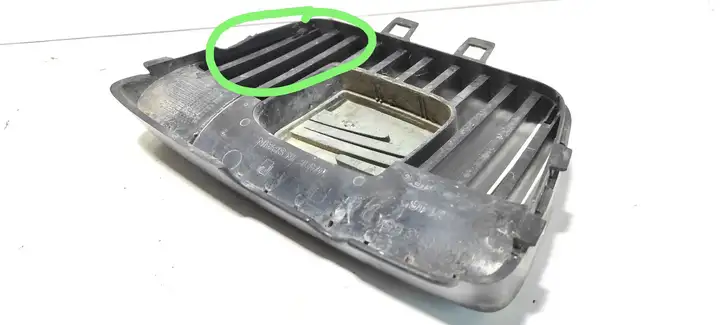 Seat Cordoba (6K) (1999 - 2002) 6K0853654D Верхняя решетка радиатора — фото 4