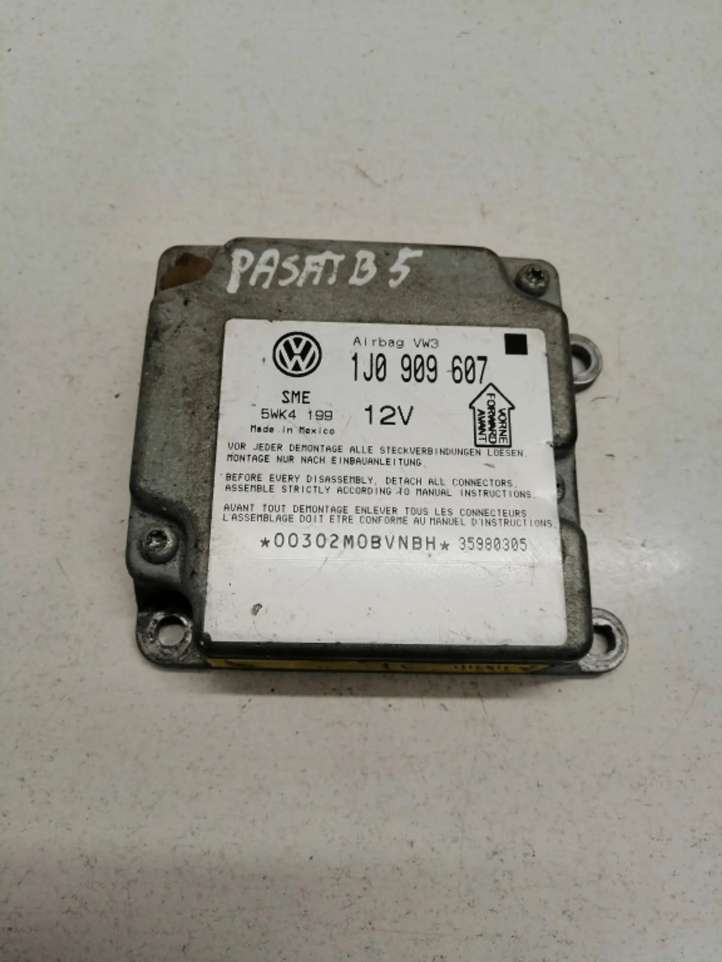 1J0909607 Volkswagen PASSAT B5 Oro pagalvių valdymo blokas