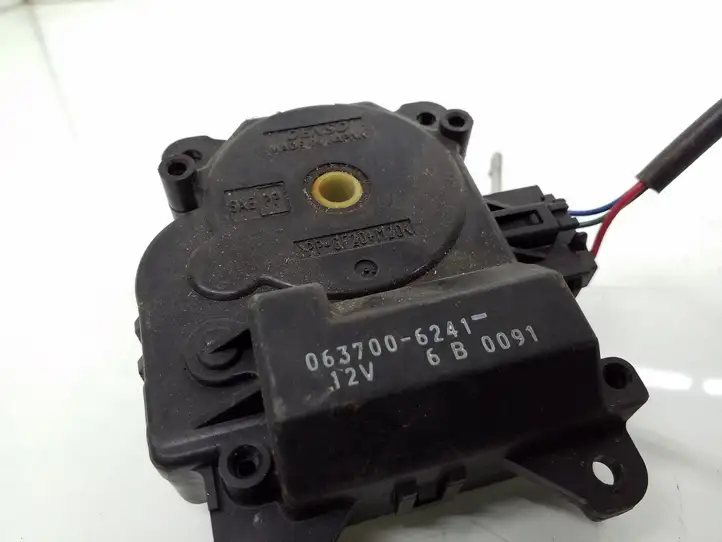 Toyota Avensis T220 (2000 - 2003) 0637006241 Двигатель задвижки потока воздуха — фото 3