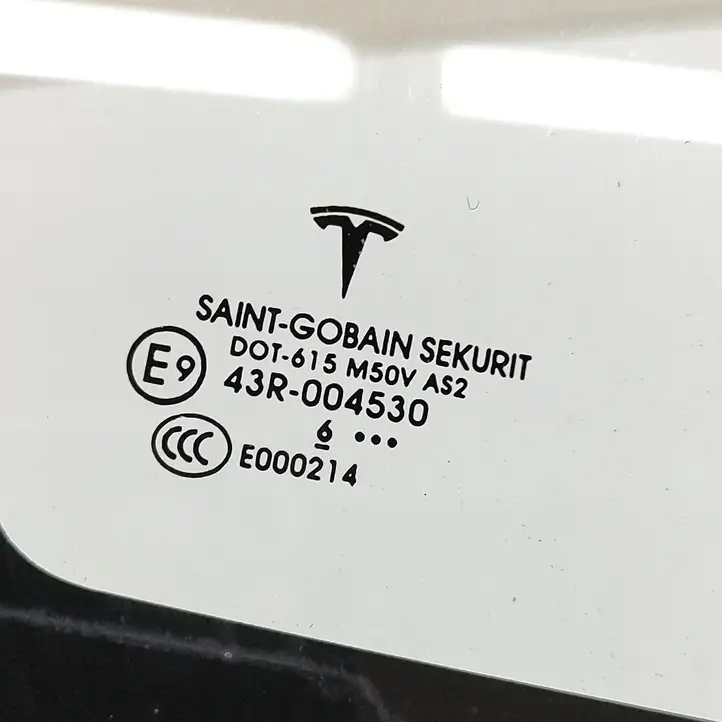 Tesla Model X (2015 - 2021) 105520400D Форточка двери — фото 5