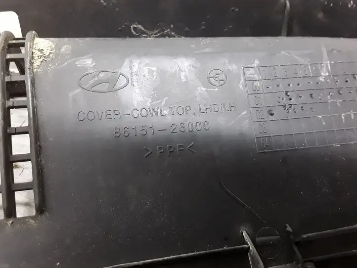 Hyundai Santa Fe   8615126000 Накладки стеклоочистителей (жабо)