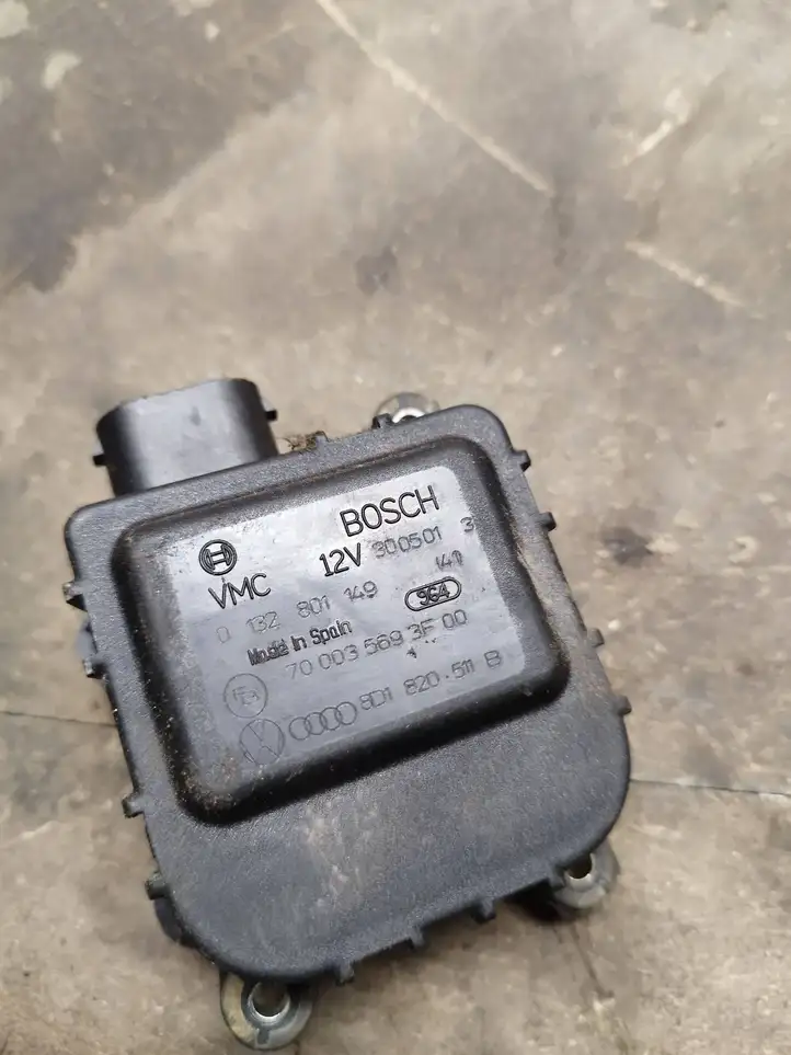 Volkswagen PASSAT B5.5 (2001 - 2005)  8D1820511B Двигатель задвижки потока воздуха