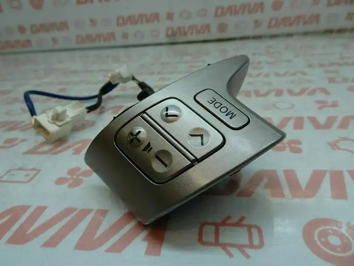 Toyota Auris 150 (2006 - 2012) Кнопки на рулевом колесе — фото 2