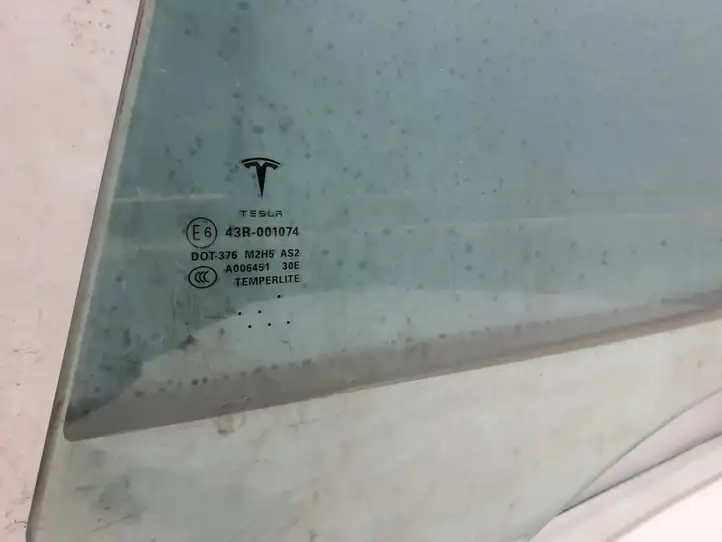 Tesla Model S (2012 - 2016) 6006335 Стекло задней двери — фото 3
