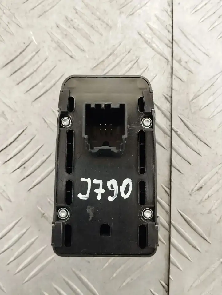 Maserati Ghibli (2013 - 2017) 670025405 Кнопка стеклоподъемников — фото 3