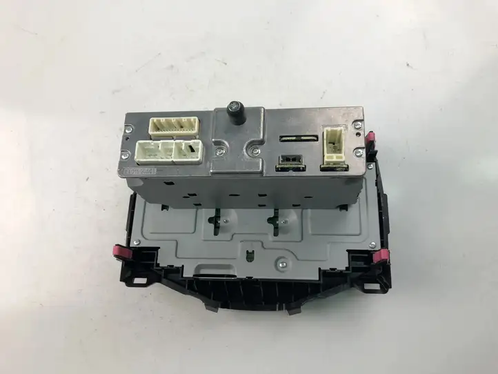 Toyota Aygo AB40 (2014 - 2018) 861200H050 Магнитола / мультимедийная система — фото 4