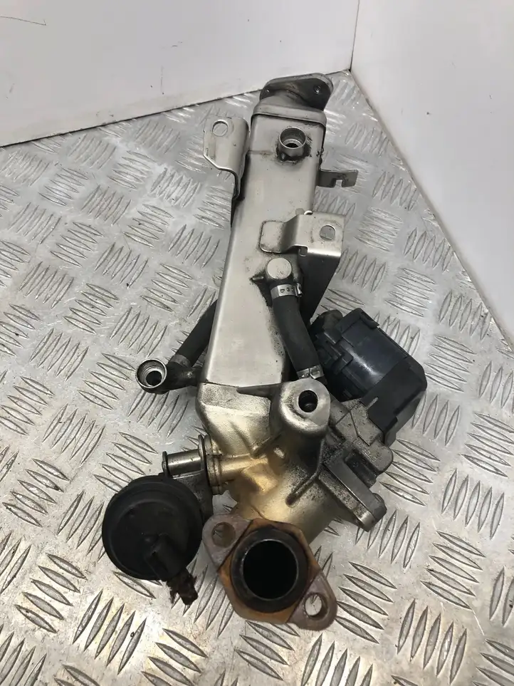 BMW 3 F30 F35 F31 (2012 - 2018) 7810751 Охладитель клапана EGR — фото 2