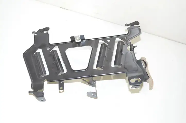 BMW 3 F30 F35 F31 (2012 - 2018) 9313776 Кронштейн усилителя звука — фото 2