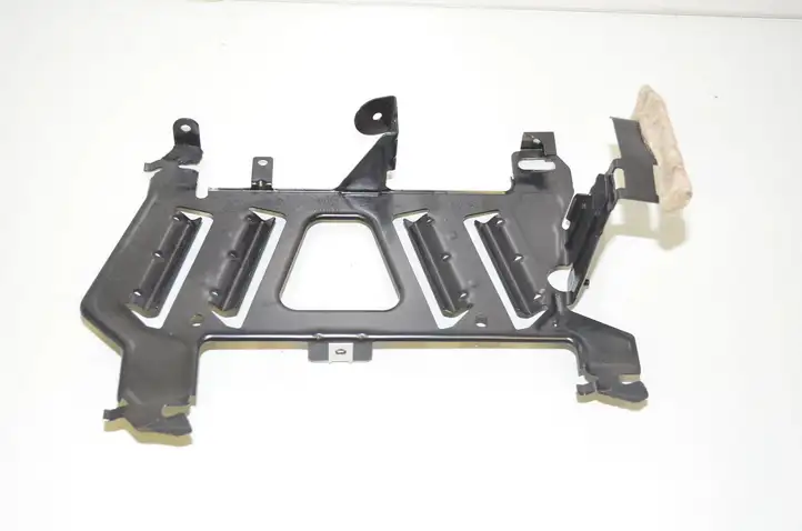 BMW 3 F30 F35 F31 (2012 - 2018) 9313776 Кронштейн усилителя звука — фото 3