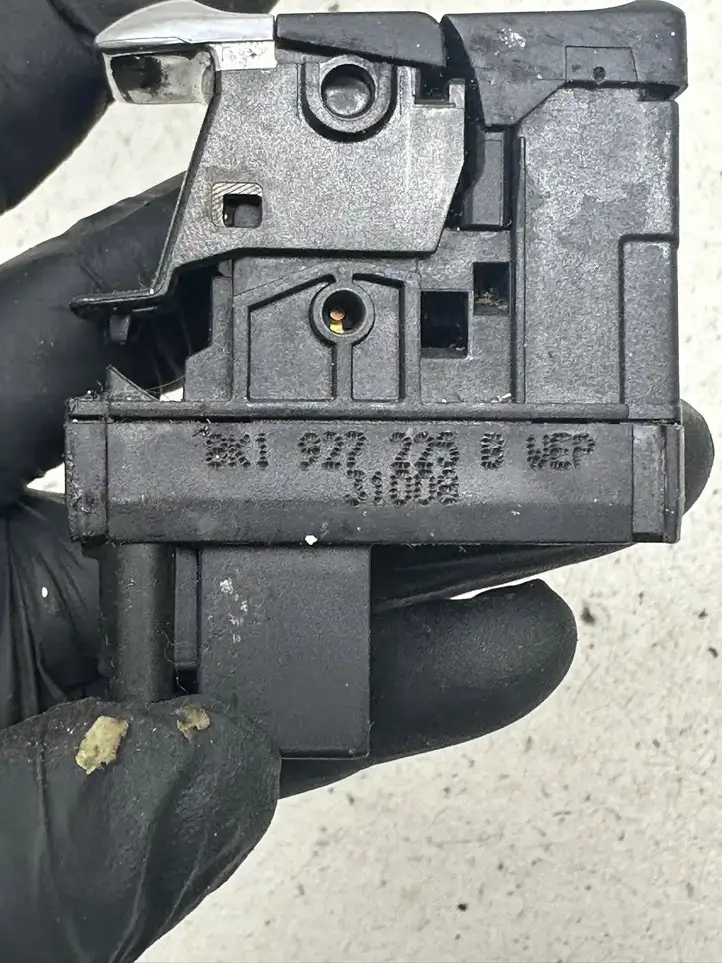 Audi A4 S4 B8 8K (2007 - 2011) 8K1927225B Кнопка ручного тормоза — фото 2