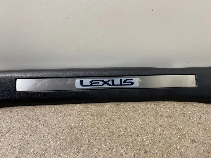 Lexus RX 450H (2015 - 2019) 6792048130 Внутренняя отделка переднего порога — фото 1