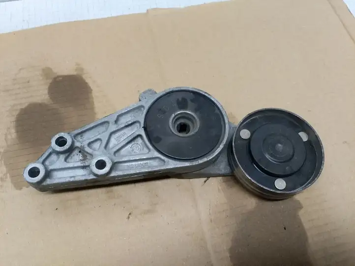 Audi A4 S4 B5 8D (1999 - 2001) Натяжитель ремня — фото 1