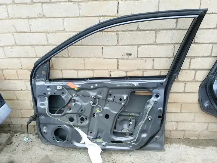 Honda Civic (2001 - 2005) Дверь — фото 2