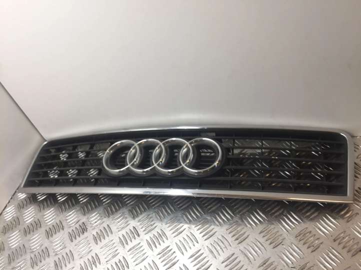 4B0853651F Audi A6 S6 C5 4B Grotelės priekinės