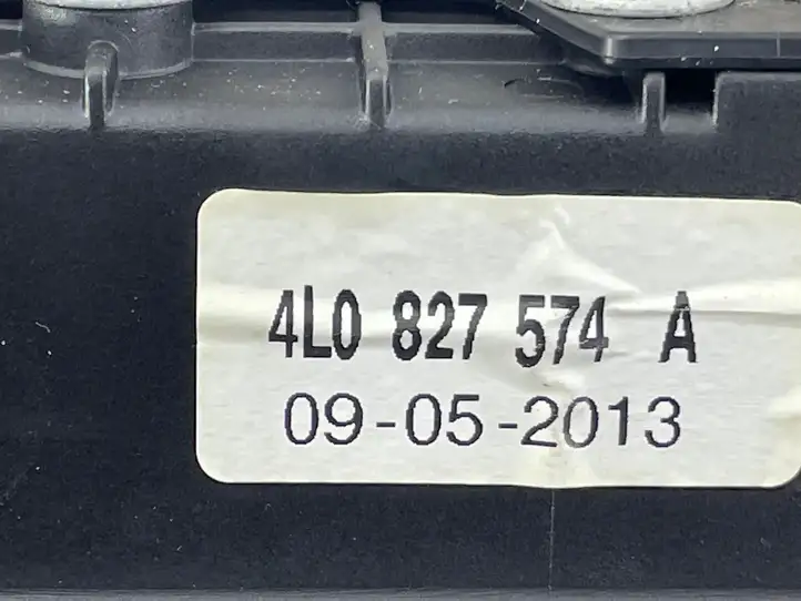 Audi Q7 4L (2009 - 2015) 4L0827574A Подсветка номера — фото 3