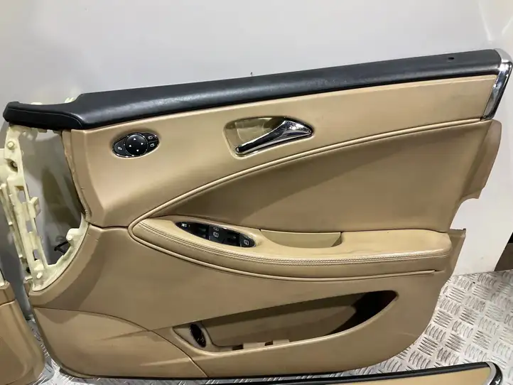 Mercedes-Benz CLS C219 (2003 - 2011) Комплект салона — фото 16