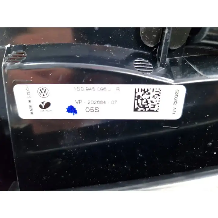 Volkswagen Up (2011 - ) 1S094596J Задний фонарь в крышке багажника — фото 4
