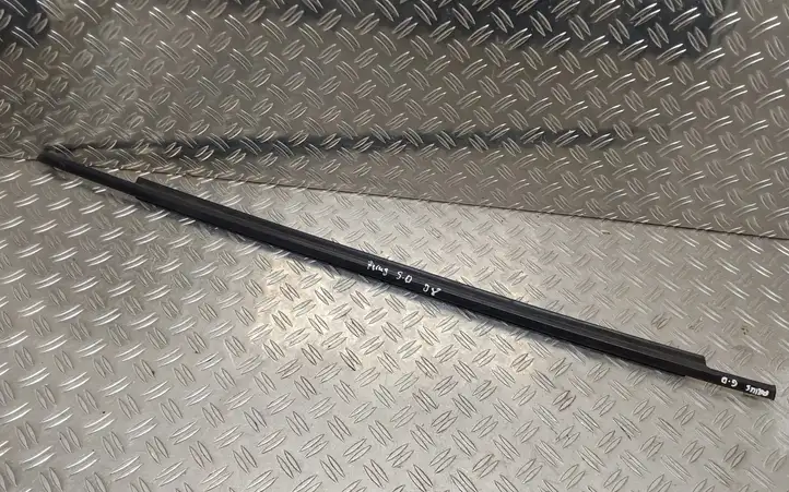 Toyota Prius (NHW20) (2003 - 2009) Накладка стекла задней двери — фото 1
