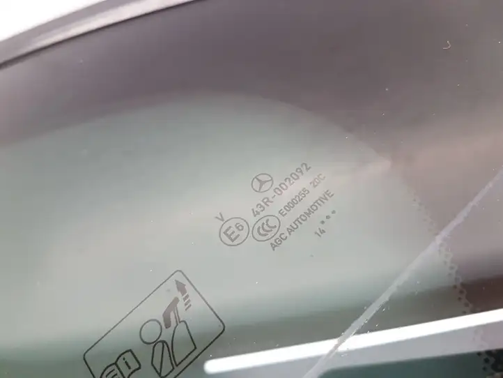 Mercedes-Benz C W205 (2014 - 2021) A2057306100 Форточка двери — фото 3
