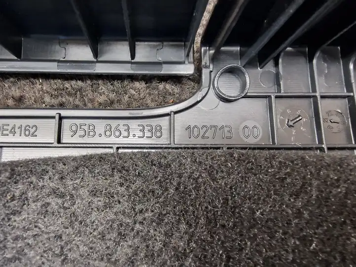 Porsche Macan (95B) (2019 - ) 95B863338 Накладка ремня безопасности — фото 3